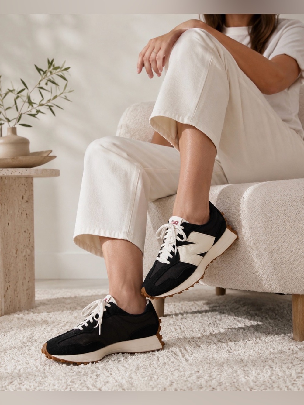 New Balance 327 Black White Gum Sneakers Women’s Size 8 WS327BL